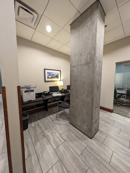 Business Center - 301 Demonbreun St