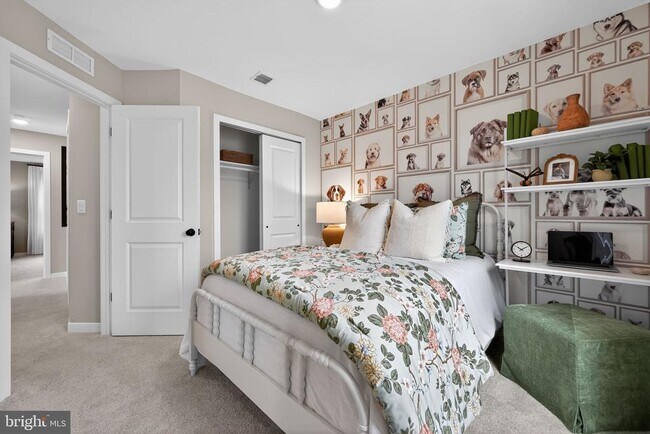 Building Photo - 44 Basswood St