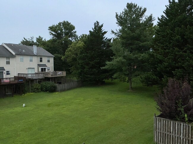 Building Photo - Very clean and well maintained 3BR 2 full ...