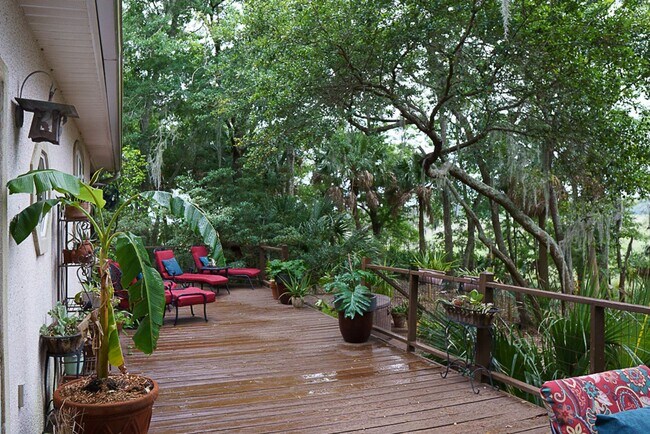 Building Photo - Amazing sunsets at this waterfront home