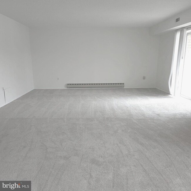 Building Photo - 15101 Glade Dr