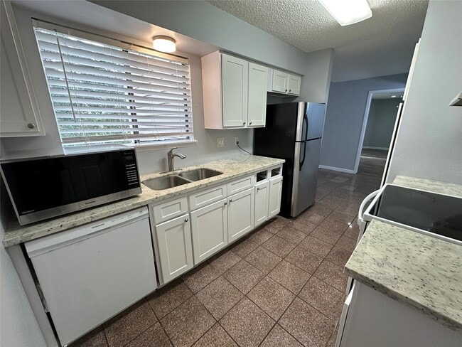 Building Photo - 6701 Sands Point Dr