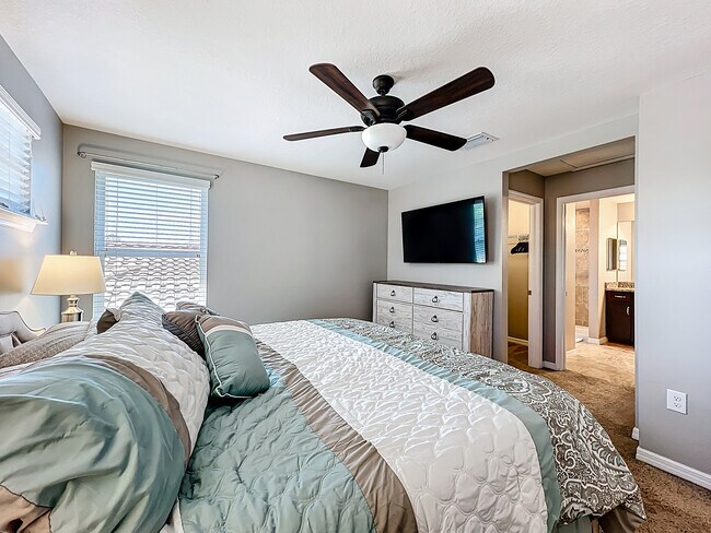 Building Photo - 3009 Esmeralda Dr