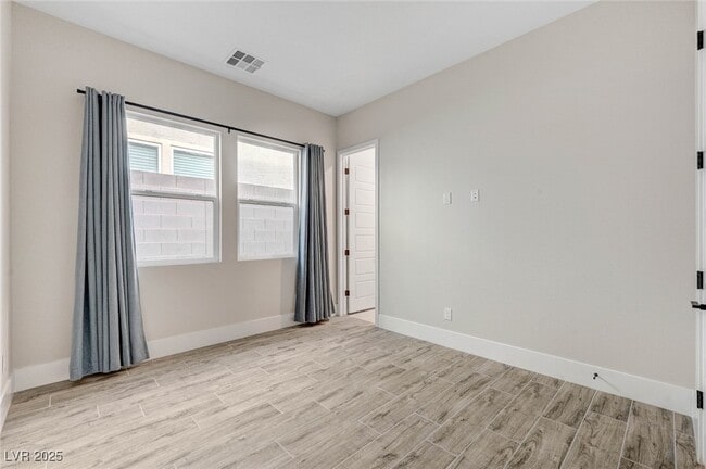 Building Photo - 3395 Stone View Ave