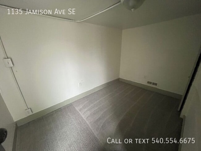 Building Photo - 1135 Jamison Ave SE