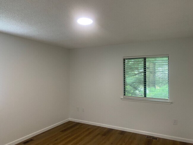 Building Photo - Charming 3BR Townhome in Plainsboro