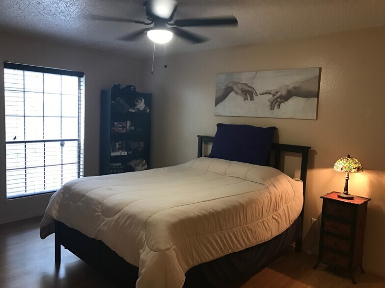 Master Bedroom - 2401 Leon St
