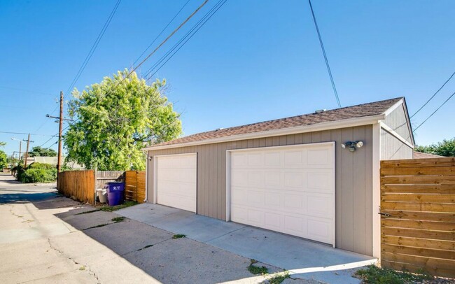 Building Photo - LOHI DUPLEX AVAILABLE IN JUNE