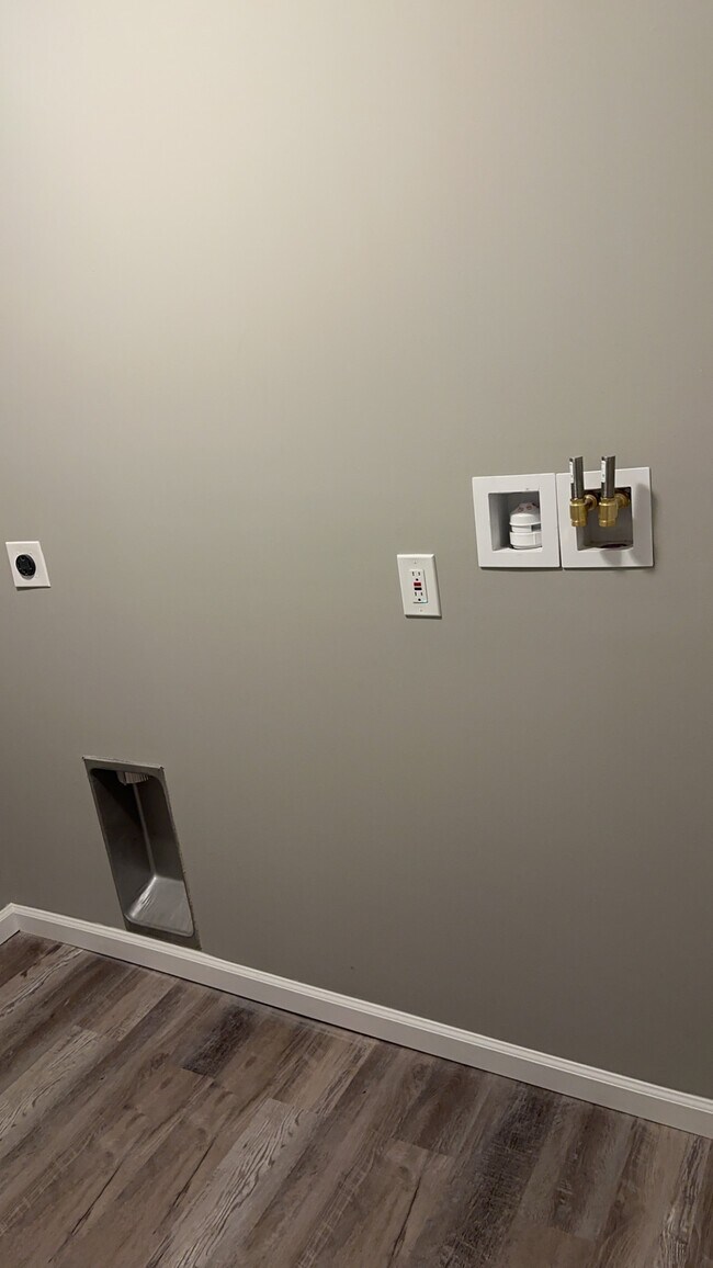 Building Photo - 64 Maplewood Ave