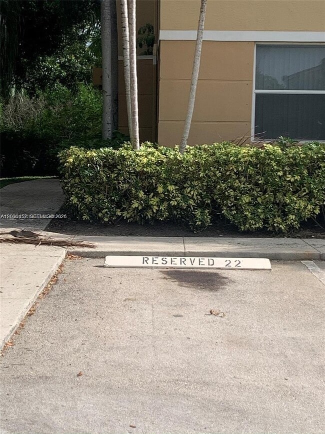 Building Photo - 529 E Sheridan St