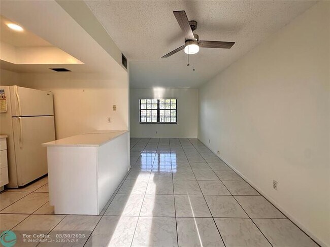 Building Photo - 4263 Oak Terrace Dr
