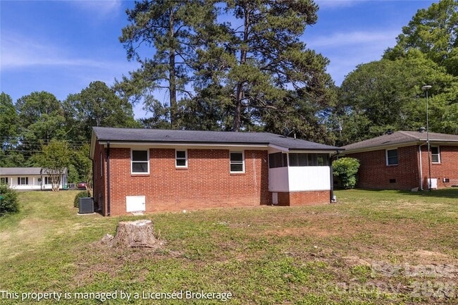 Building Photo - 409 Eastover Ave