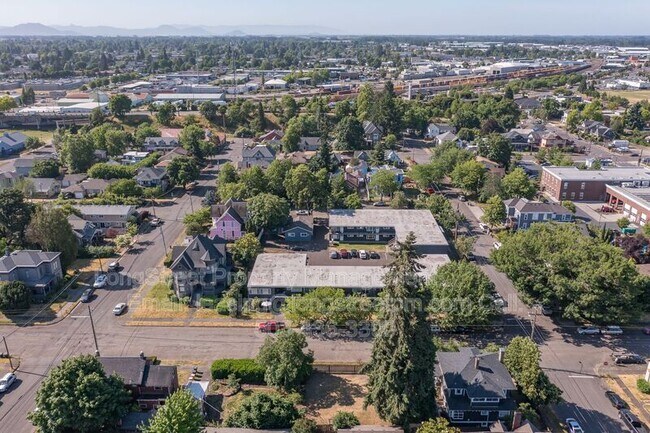Building Photo - 205 6th Ave SE