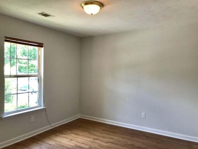 Building Photo - 302 Beech Ln