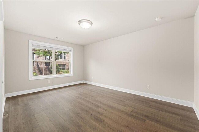 Building Photo - 205 Bedford Aly