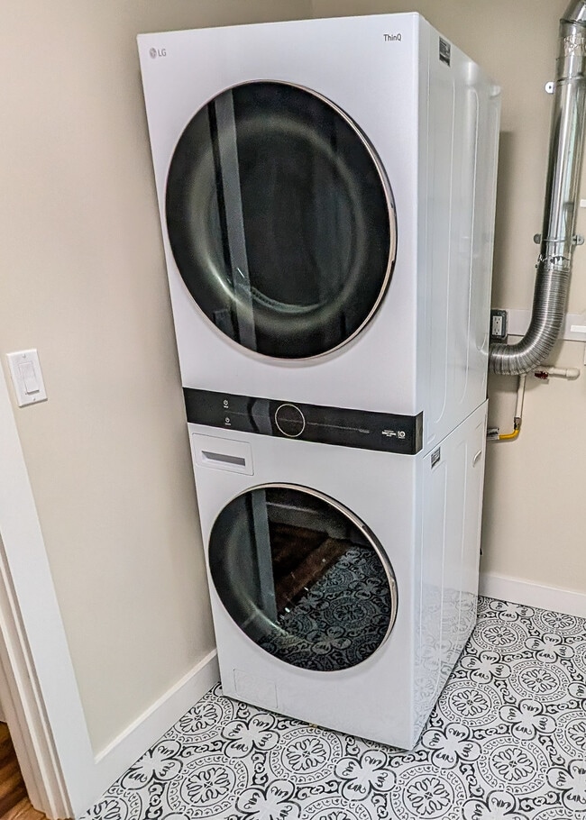 Building Photo - 32 Danvers St