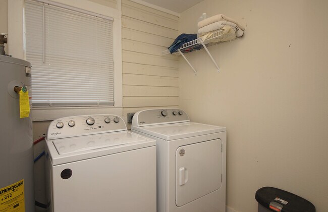 Building Photo - 37 Magnolia Ave SE