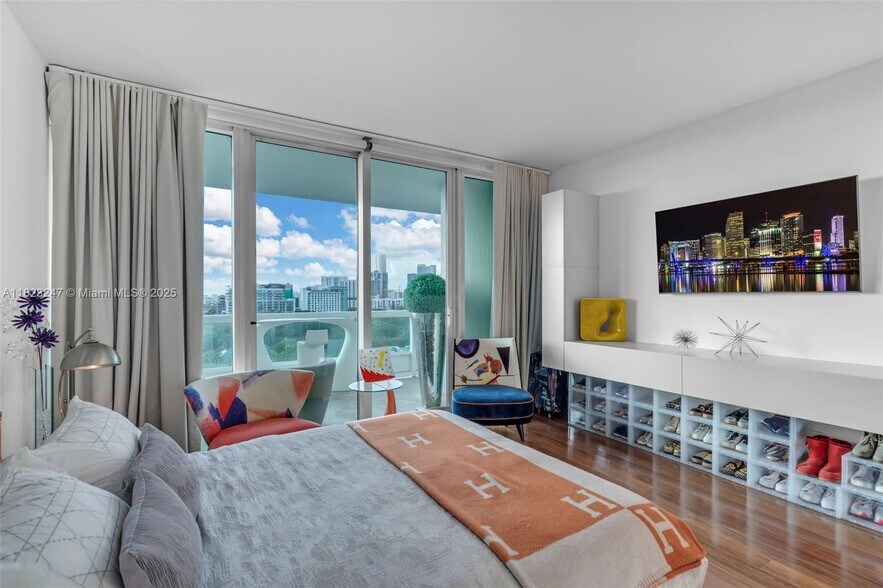 Building Photo - 1643 Brickell Ave