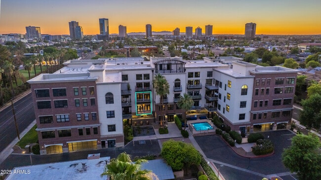 Building Photo - 914 E Osborn Rd