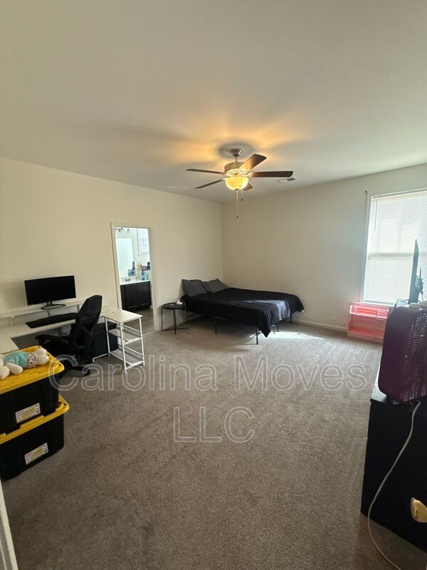 Building Photo - 211 Everard Ln