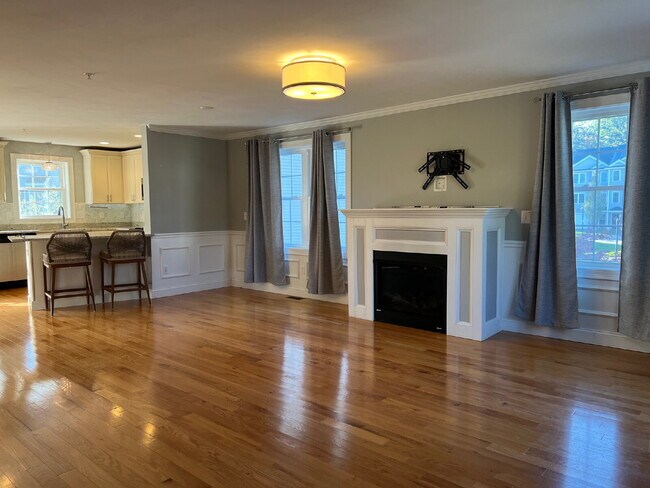Building Photo - Gorgeous and newly renovated townhouse-style condo in Salisbury, MA.