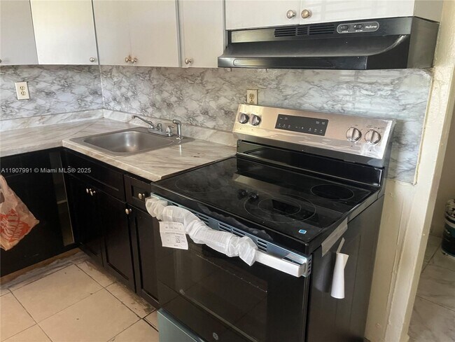 Building Photo - 15812 NW 39th Ct