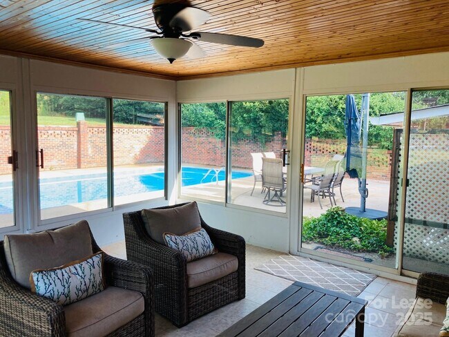 Building Photo - 4969 Moonlite Bay Dr