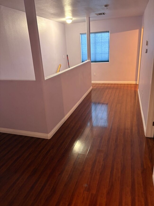 Building Photo - Cozy & Inviting