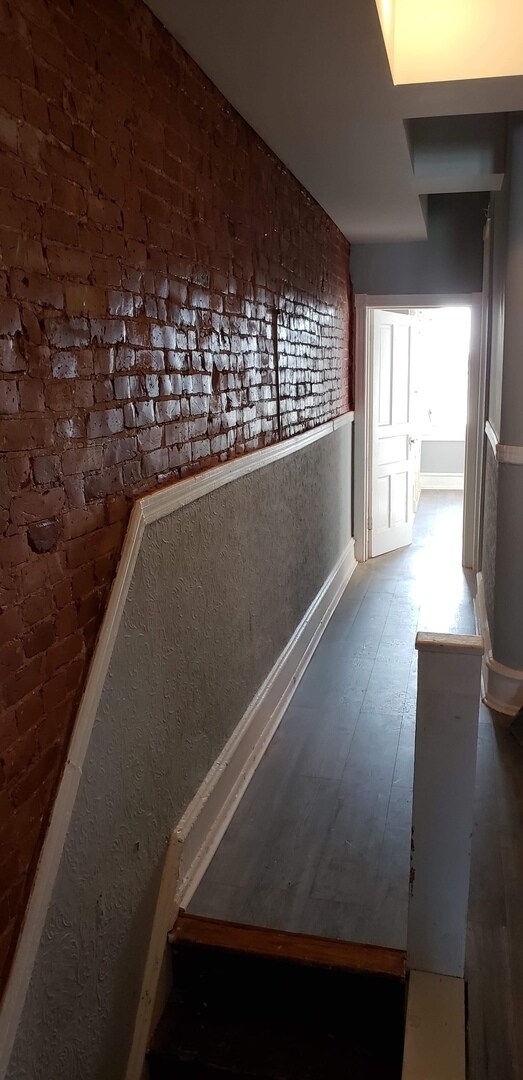 Building Photo - Beautiful 2 Bedroom Apartment