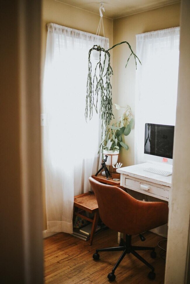 Entryway Nook - 416 S 12th St