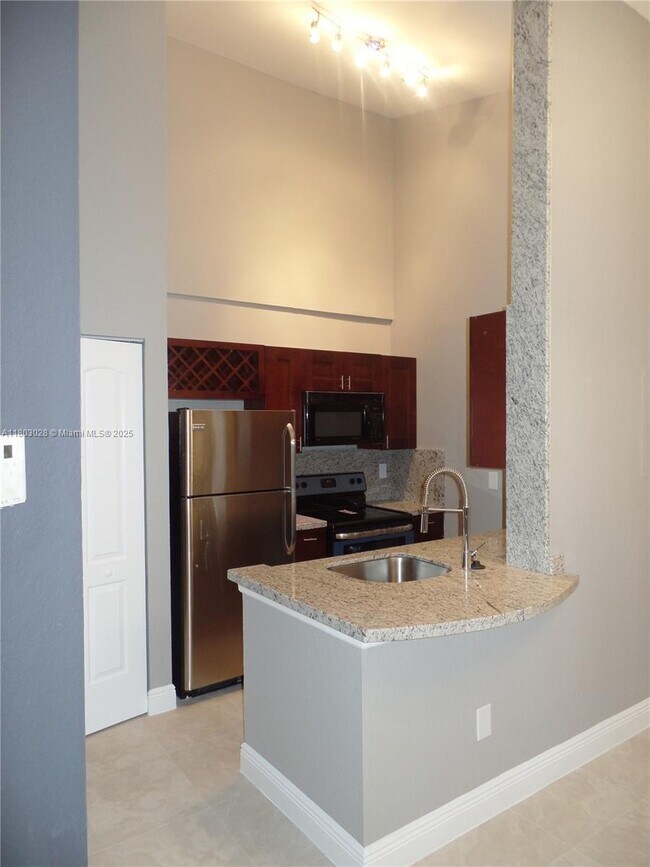 Building Photo - 2880 N Oakland Forest Dr