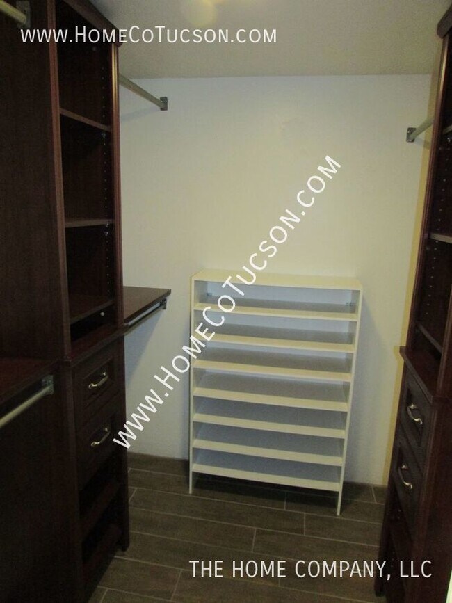 Building Photo - 3668 N Royal Prince Ct. Move in June 3