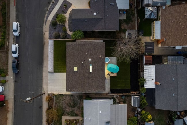 Building Photo - 1676 Raynell Way