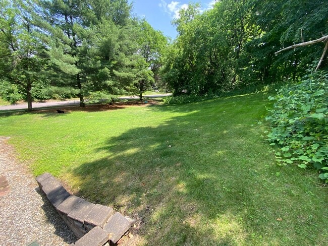 Building Photo - 3 Bedroom Home Colchester Available 8/15th!