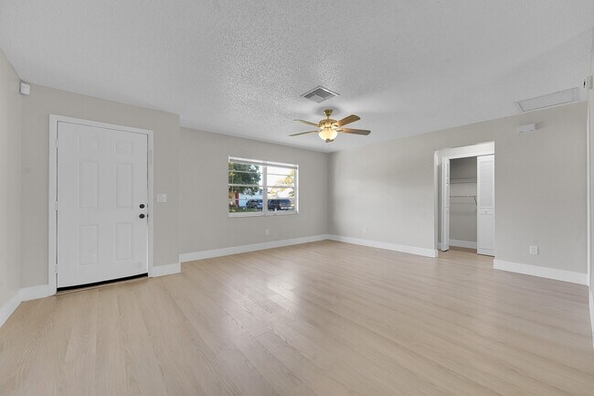 Building Photo - 2251 SE Holland St