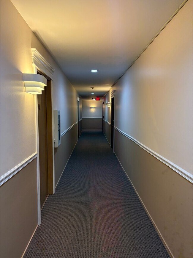 Building Photo - 1000 Bayside Dr.  2378