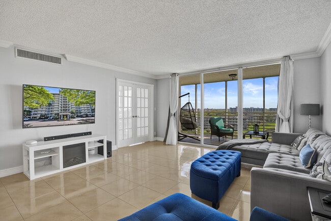 Building Photo - 3520 Oaks Way