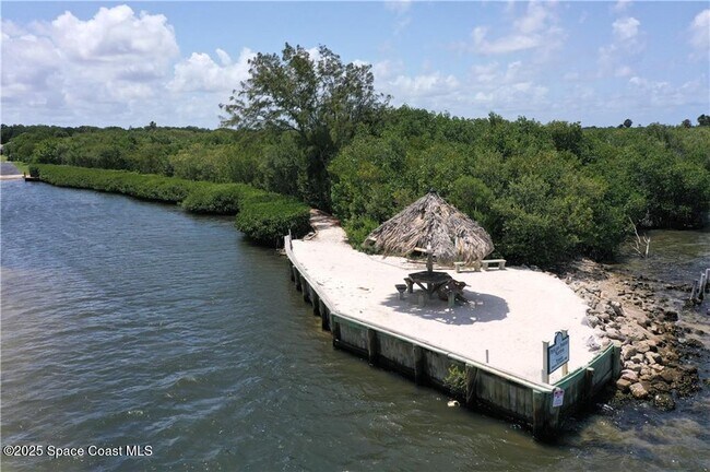Building Photo - 9626 Riverside Dr