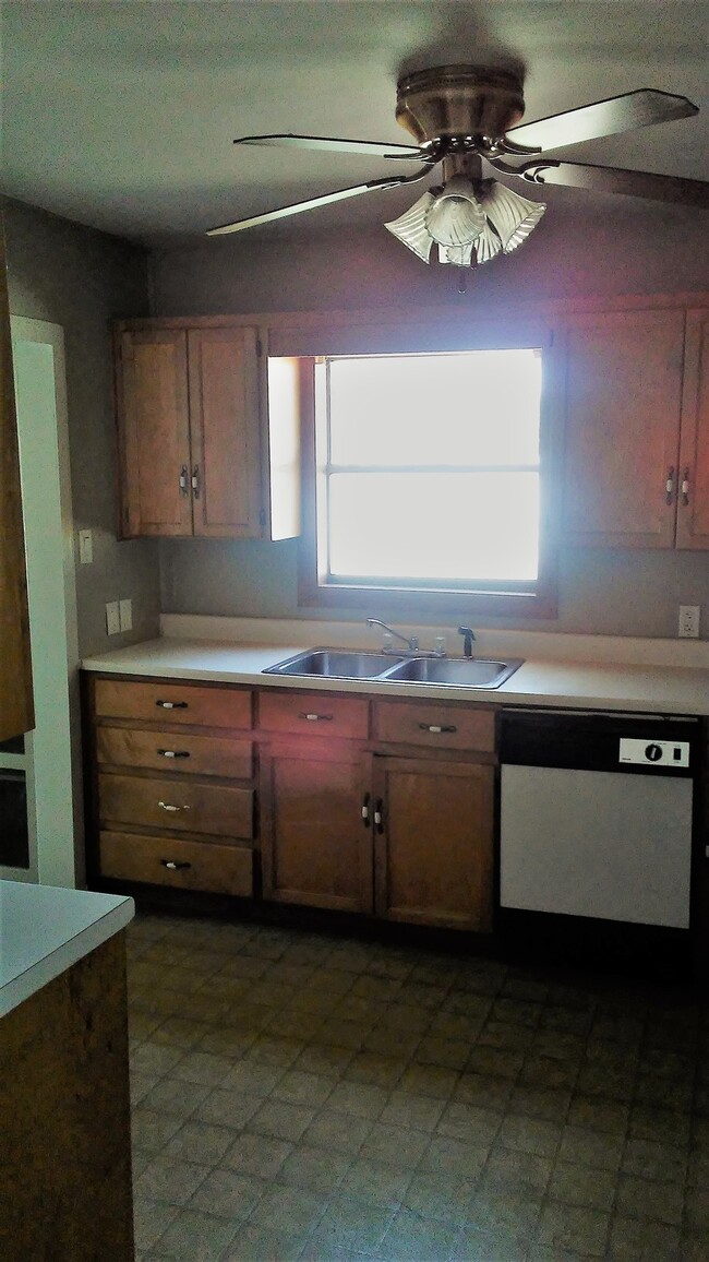 Building Photo - 15585 TX-36