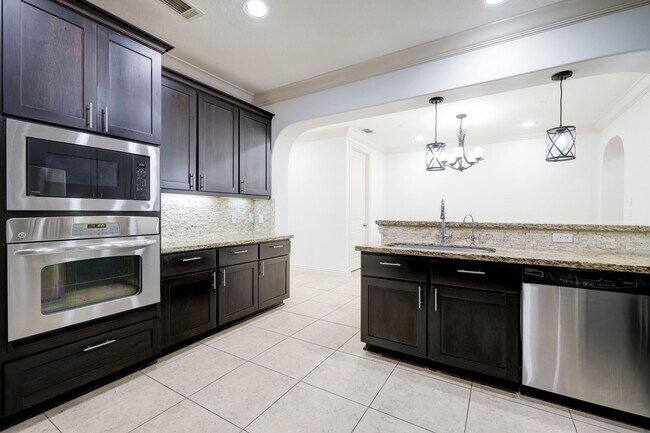 Building Photo - 14470 Summerleaf Ln