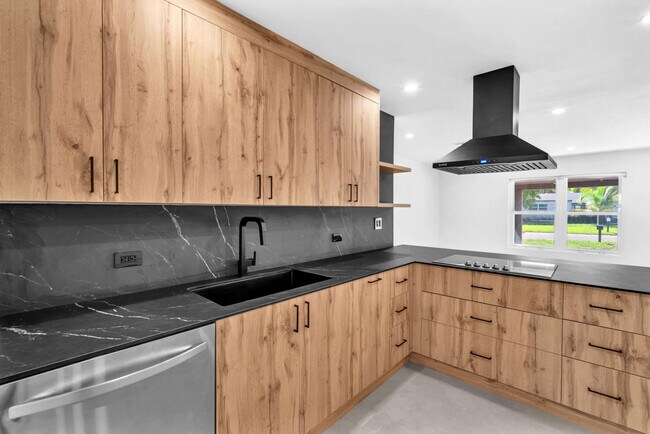 Building Photo - 4640 SW 25th Terrace