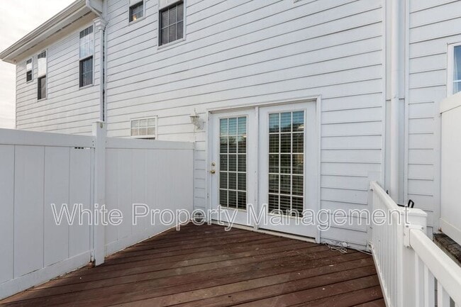 Building Photo - 13810 Hill St