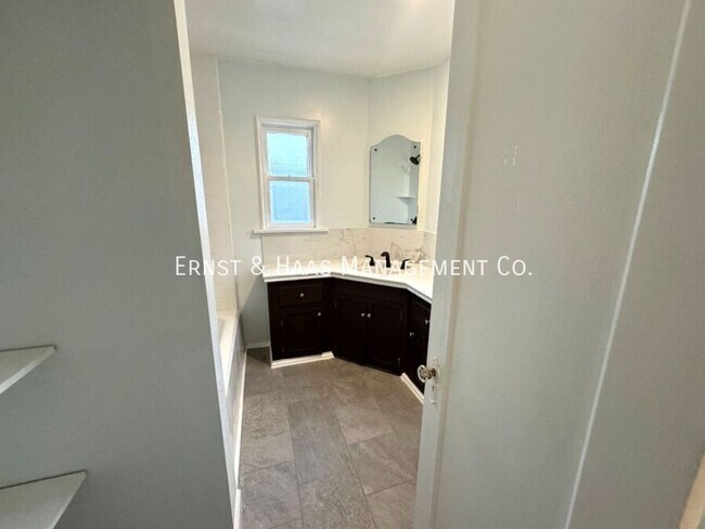 Building Photo - 1405 1/2 Olive Ave.-