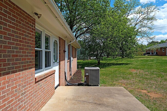 Building Photo - Recently Updated Home Near Downtown Crozet