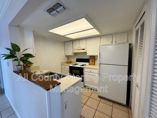 Building Photo - 812 SW 55th Terrace