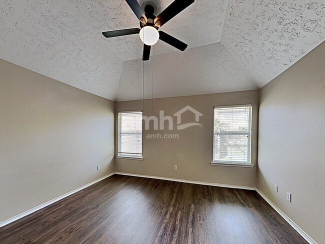 Building Photo - 18401 Sunrise Oaks Ct