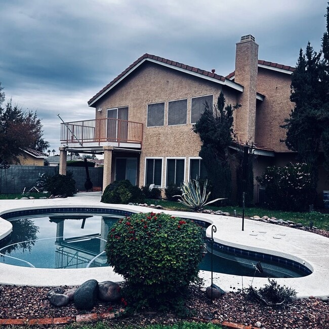 Building Photo - 4 Bedroom Corner Lot Great Location