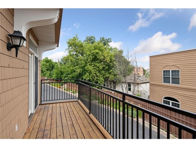 Building Photo - 226 Ridgewood Ave