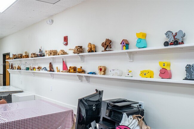 Building Photo - 1140 NW 85th Ave