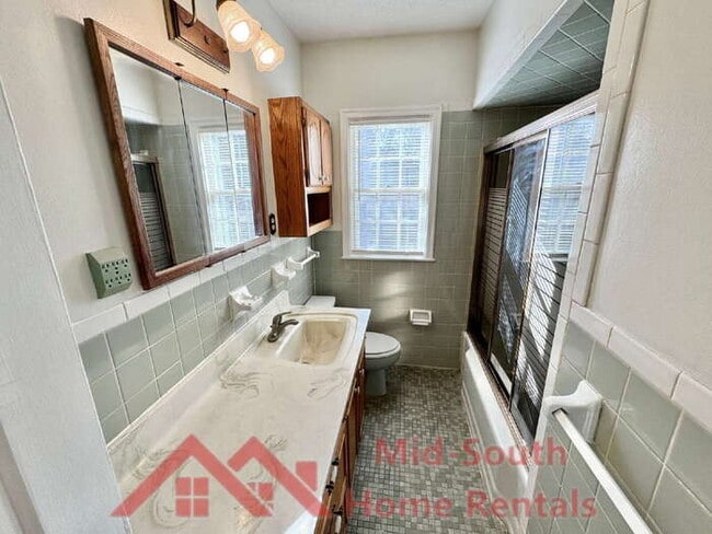 Building Photo - 135 S Greer St